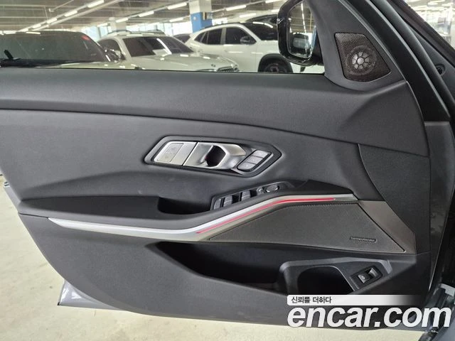 BMW 320, снимка 12 - Автомобили и джипове - 56077649