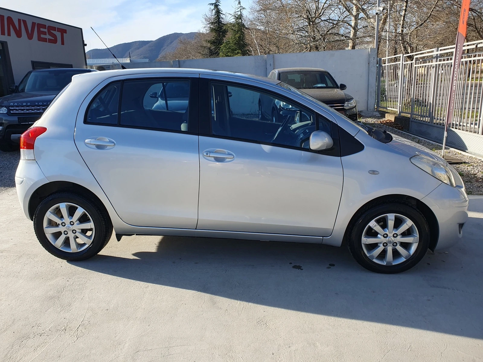 Toyota Yaris 1.4/90кс - изображение 8