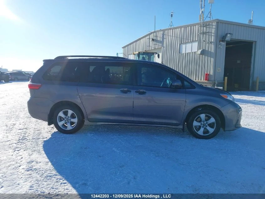Toyota Sienna 3.5I* 2 Ключа* Лека Градушка - изображение 5