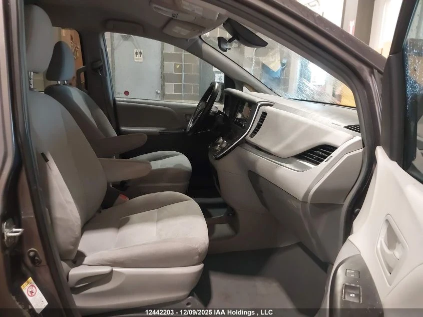 Toyota Sienna 3.5I* 2 Ключа* Лека Градушка - изображение 8