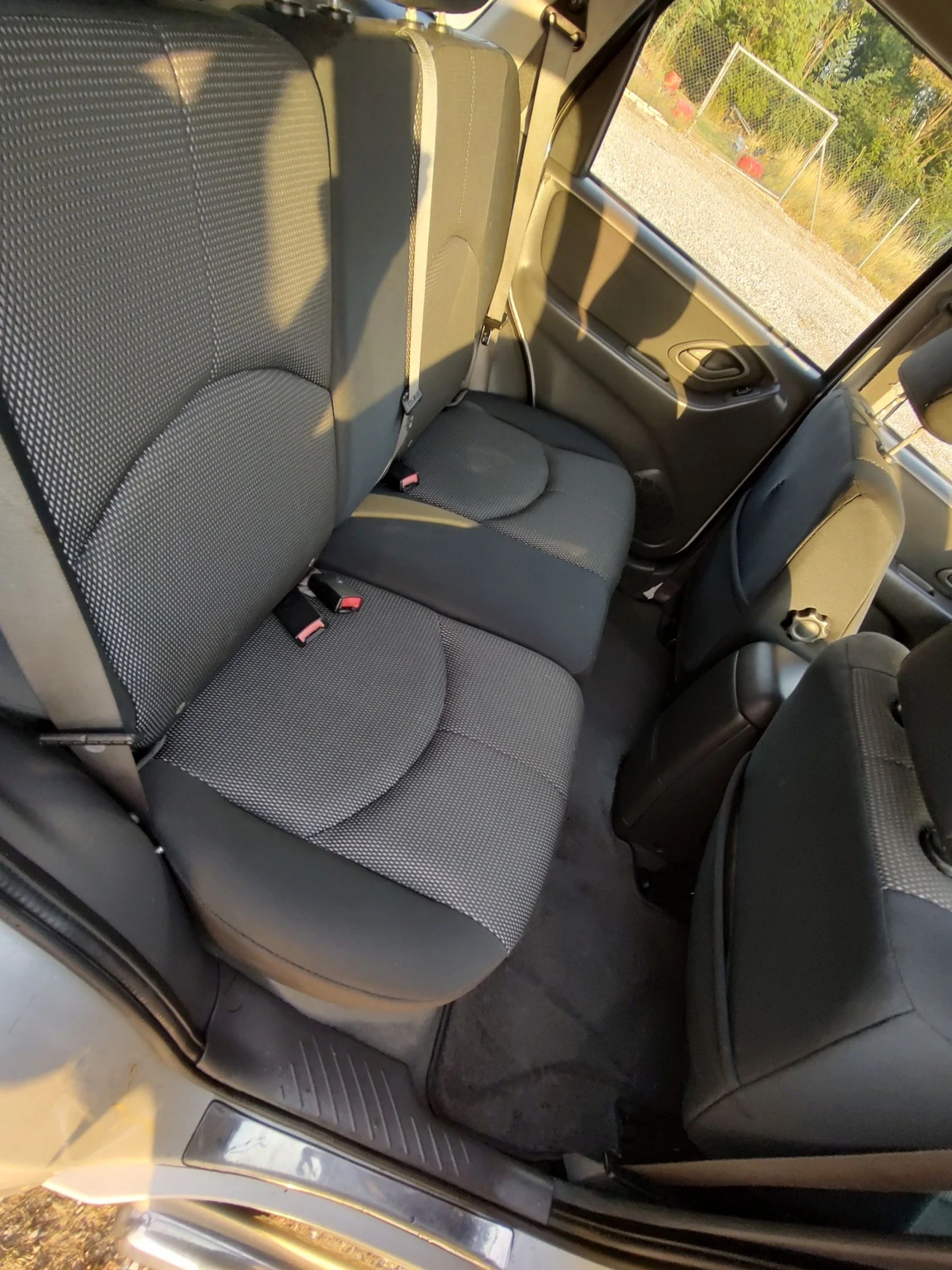 Mazda Tribute 4х4, снимка 13 - Автомобили и джипове - 54661020