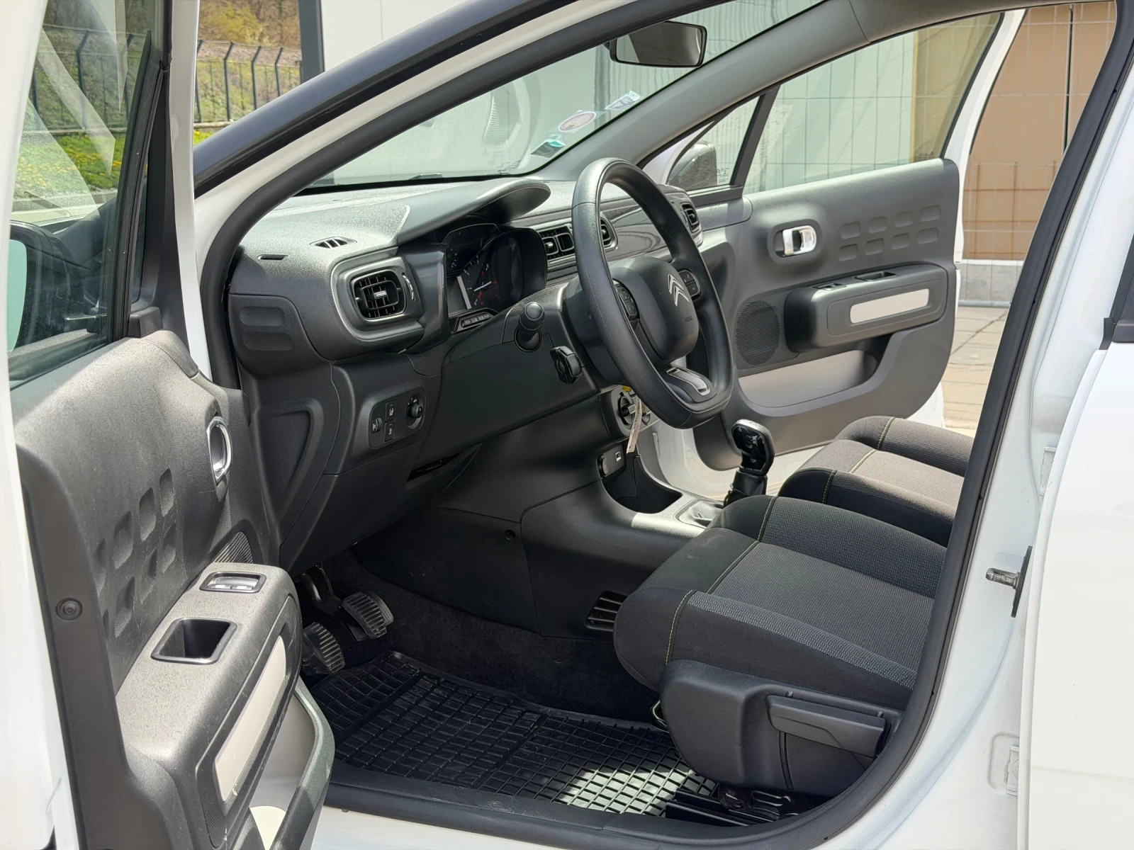 Citroen C3 1.2i, снимка 7 - Автомобили и джипове - 54200765