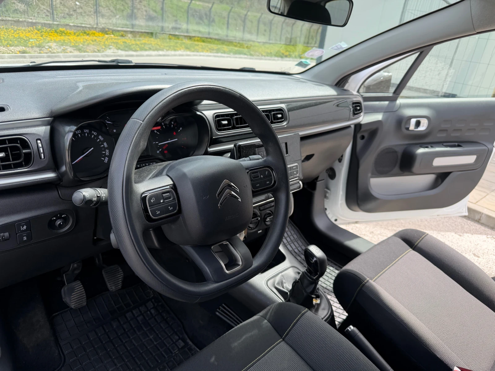 Citroen C3 1.2i, снимка 10 - Автомобили и джипове - 54200765