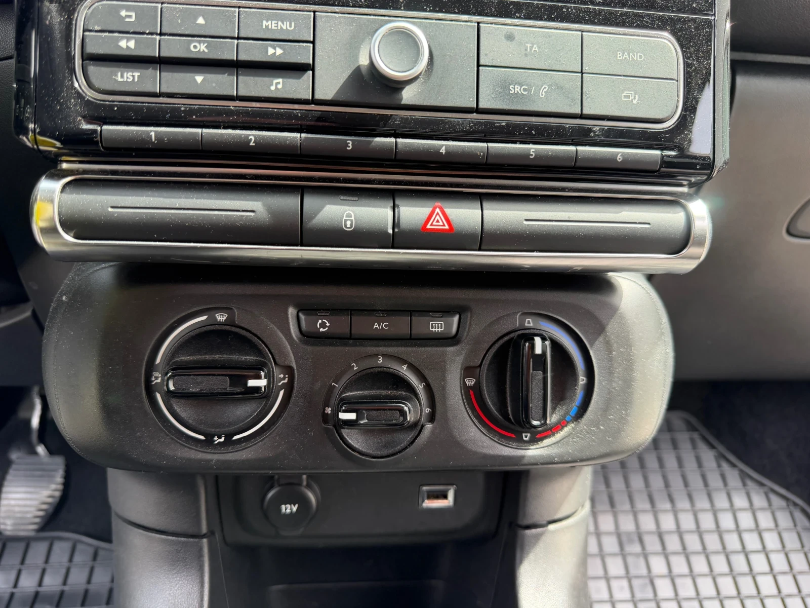 Citroen C3 1.2i, снимка 13 - Автомобили и джипове - 54200765