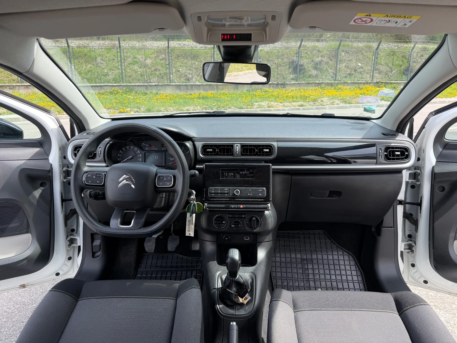 Citroen C3 1.2i, снимка 12 - Автомобили и джипове - 54200765