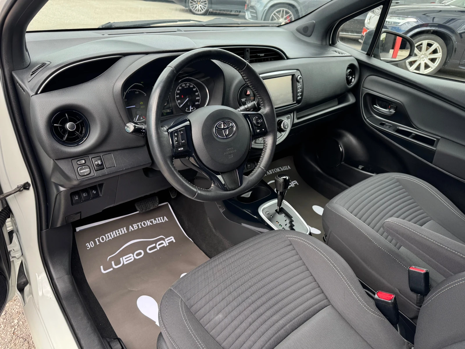 Toyota Yaris 1.5i-HYBRID-LANE ASSIST-CAMERA-TOP, снимка 8 - Автомобили и джипове - 54392671