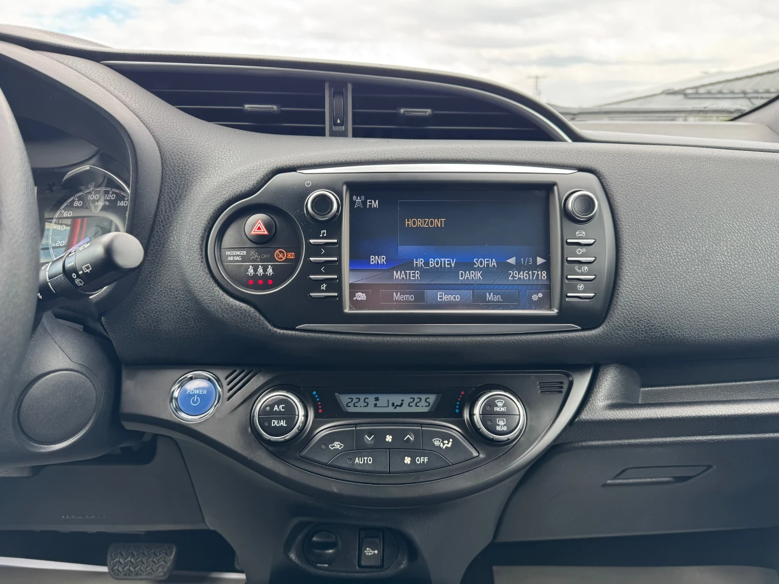 Toyota Yaris 1.5i-HYBRID-LANE ASSIST-CAMERA-TOP, снимка 11 - Автомобили и джипове - 54392671
