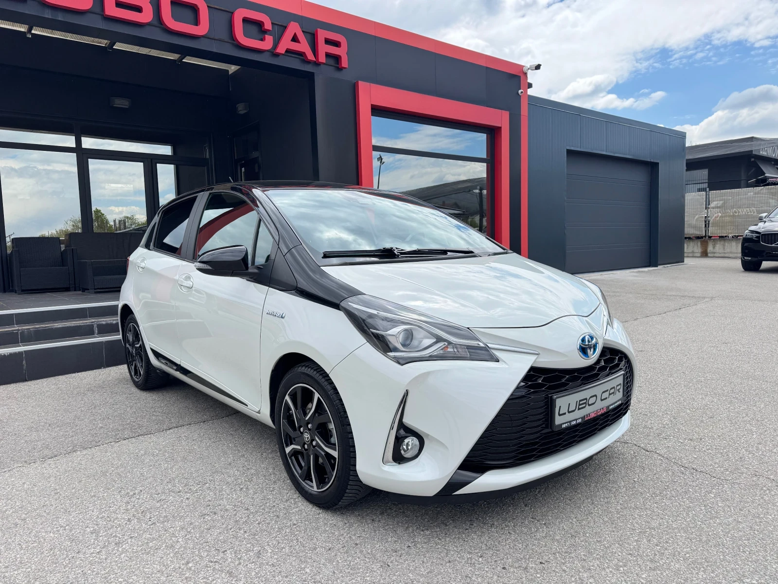 Toyota Yaris 1.5i-HYBRID-LANE ASSIST-CAMERA-TOP, снимка 6 - Автомобили и джипове - 54392671