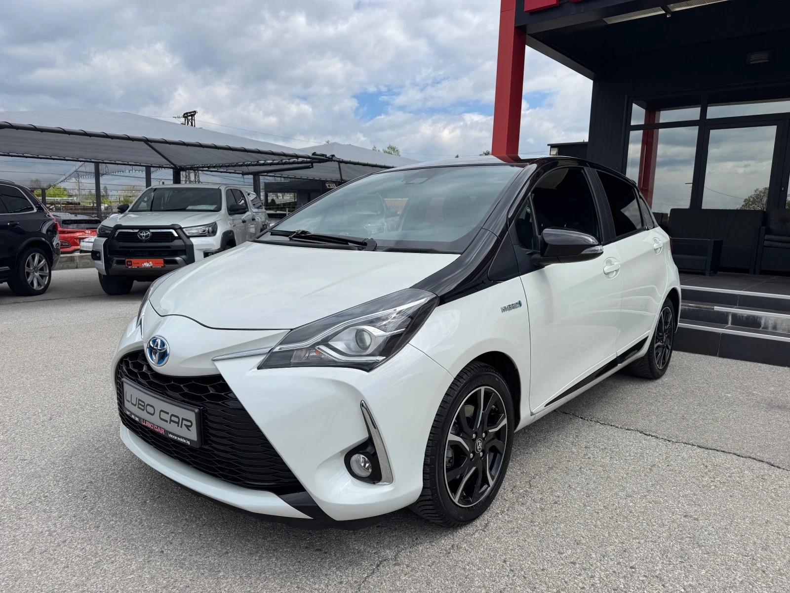 Toyota Yaris 1.5i-HYBRID-LANE ASSIST-CAMERA-TOP, снимка 2 - Автомобили и джипове - 54392671
