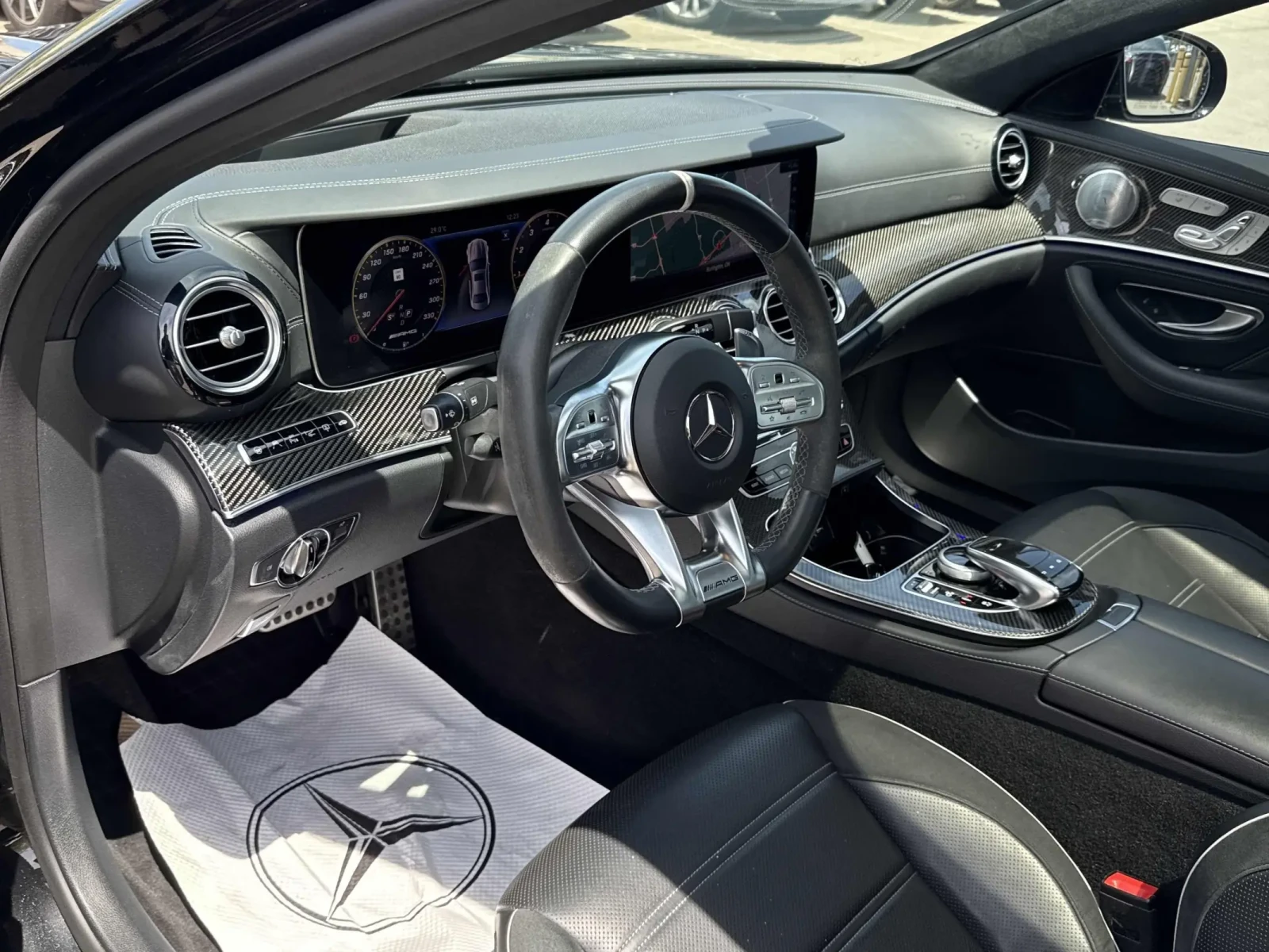 Mercedes-Benz E 63 AMG S * CARFAX * АВТО КРЕДИТ * ПРОГНОЗНА ЦЕНА ДО БГ * , снимка 11 - Автомобили и джипове - 54691671
