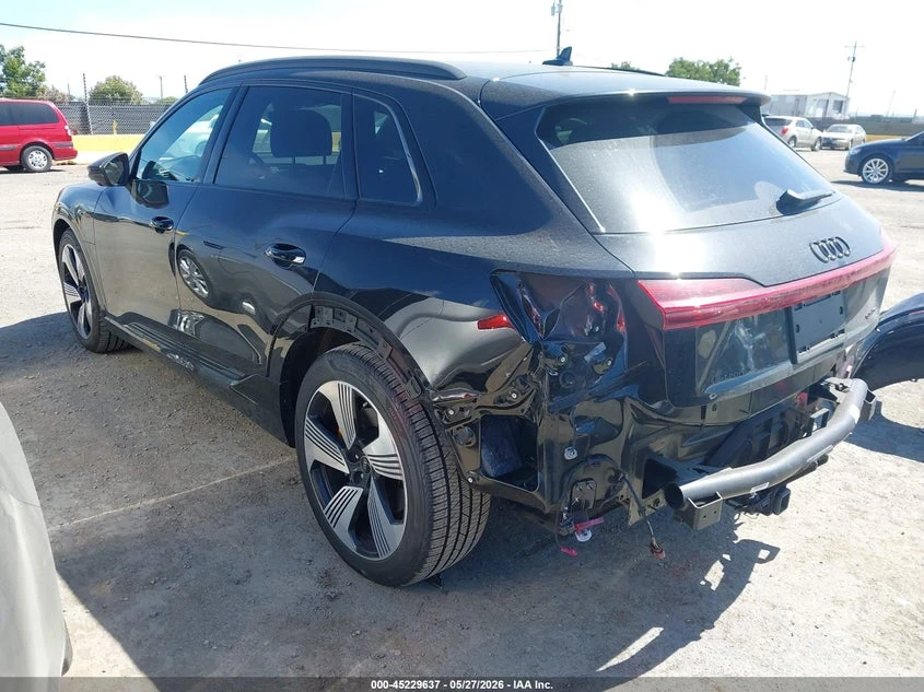 Audi E-Tron Premium Plus Quattro, снимка 3 - Автомобили и джипове - 54874813