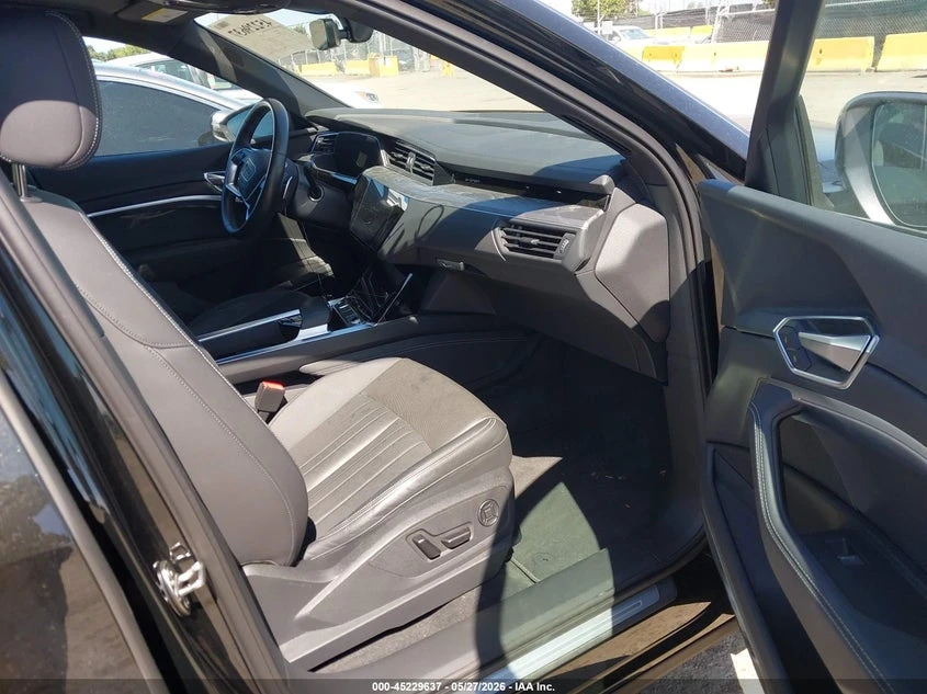 Audi E-Tron Premium Plus Quattro, снимка 5 - Автомобили и джипове - 54874813