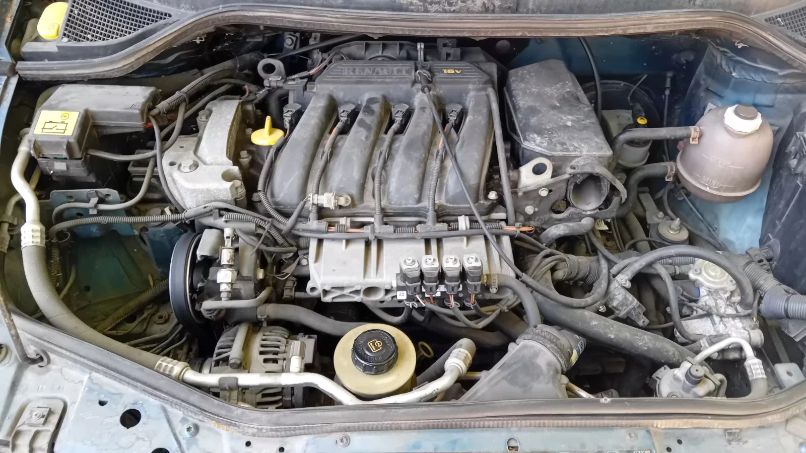 Renault Scenic 1.6  16v, снимка 7 - Автомобили и джипове - 55690965