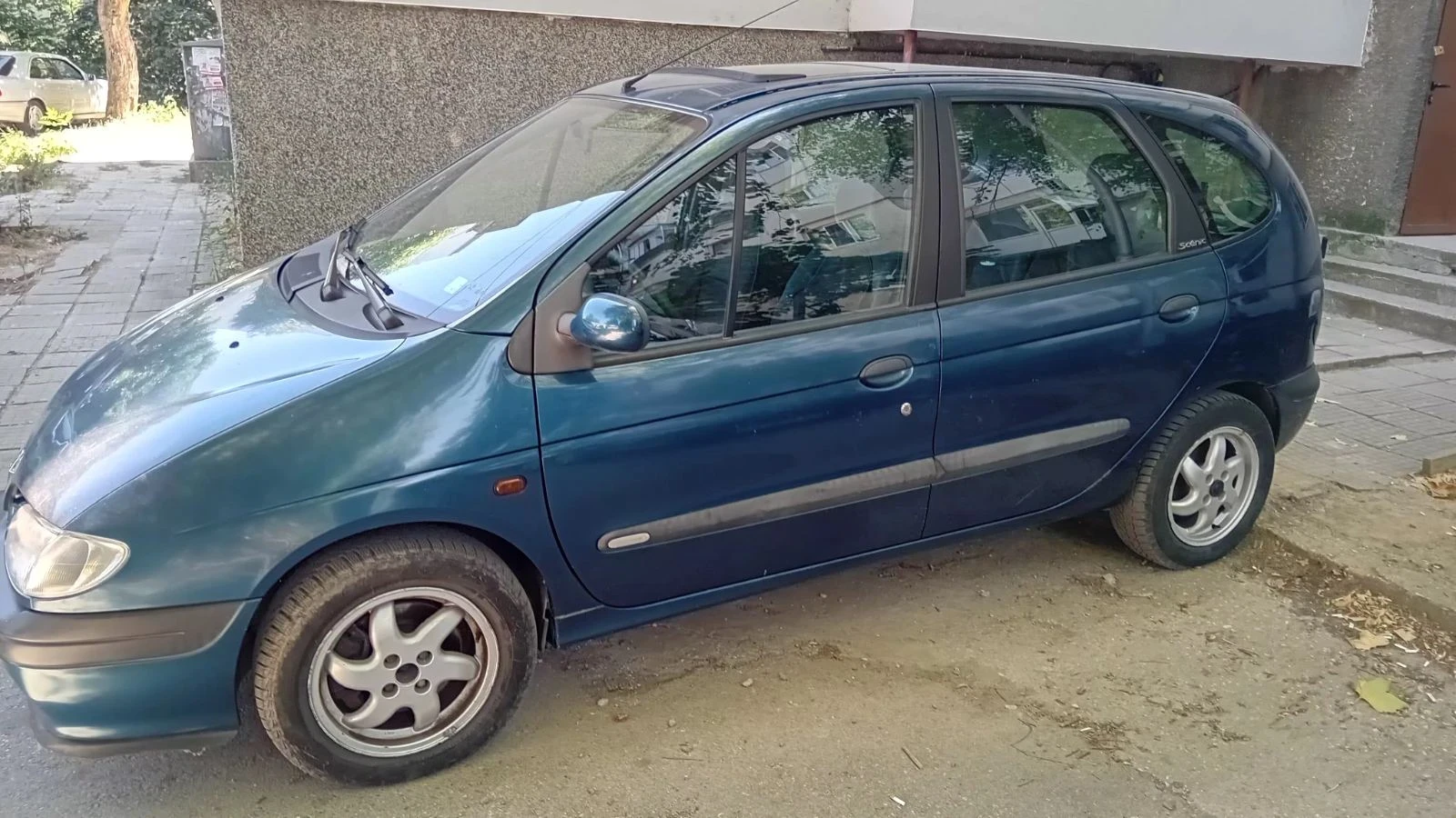 Renault Scenic 1.6  16v, снимка 3 - Автомобили и джипове - 55690965