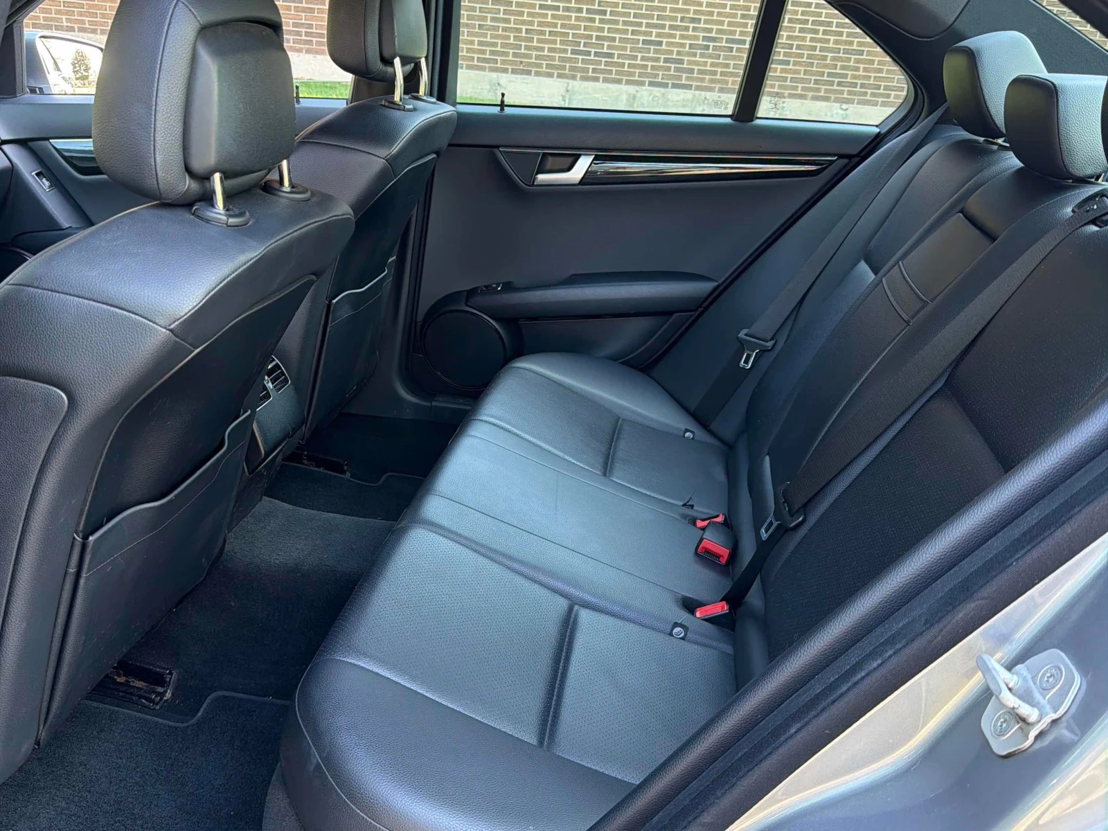 Mercedes-Benz C 300 * CARFAX * БЕЗ ПЪРВОНАЧАЛНА ВНОСКА, снимка 11 - Автомобили и джипове - 55842400