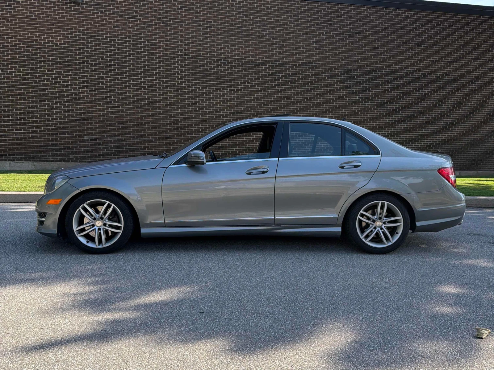 Mercedes-Benz C 300 * CARFAX * БЕЗ ПЪРВОНАЧАЛНА ВНОСКА, снимка 14 - Автомобили и джипове - 55842400