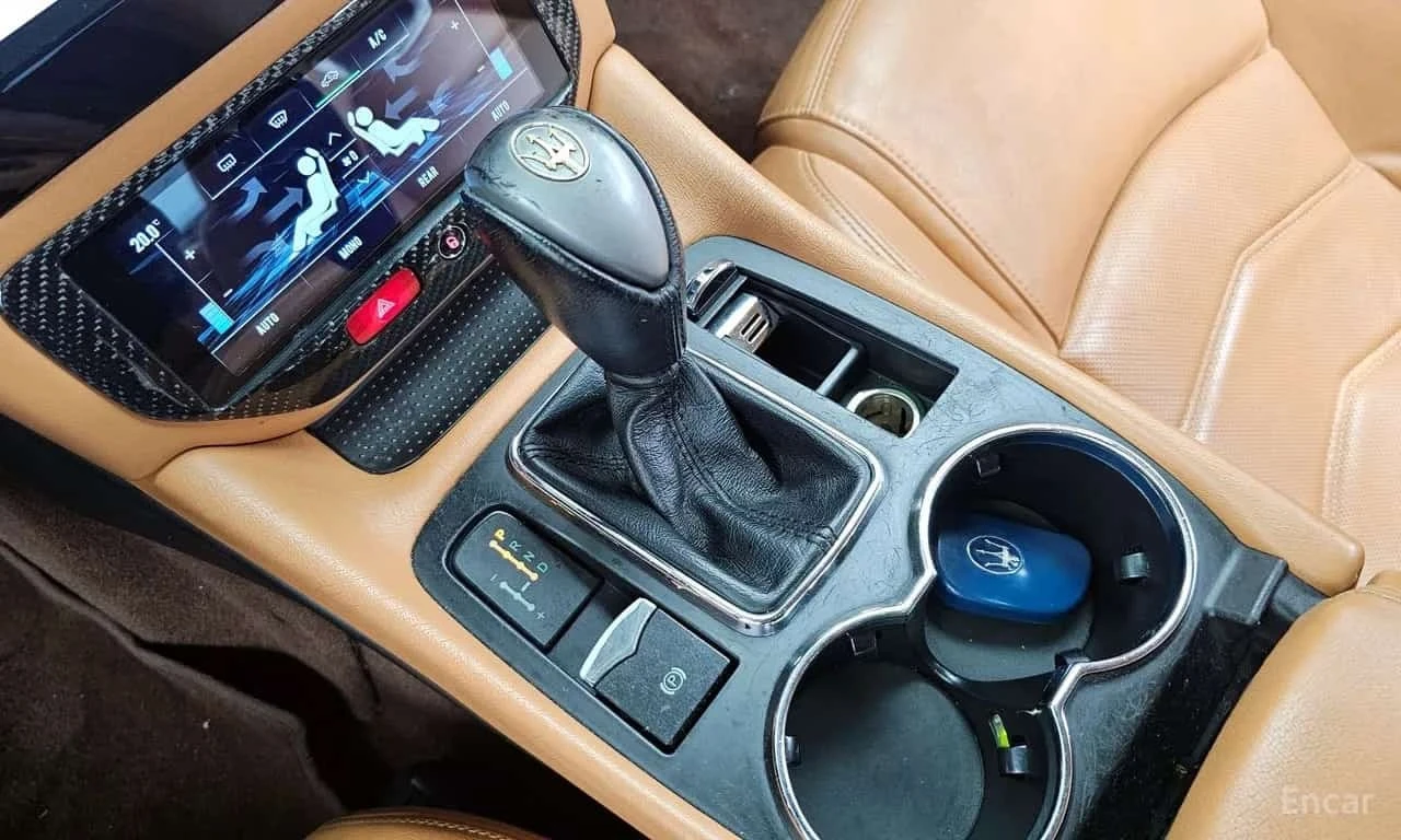 Maserati GranTurismo 4.7 Sport/ФИНАНСИРАНЕ, снимка 9 - Автомобили и джипове - 56276058
