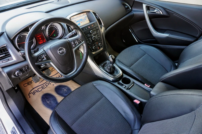 Opel Astra 1.7CDTi COSMO, снимка 5 - Автомобили и джипове - 29004068