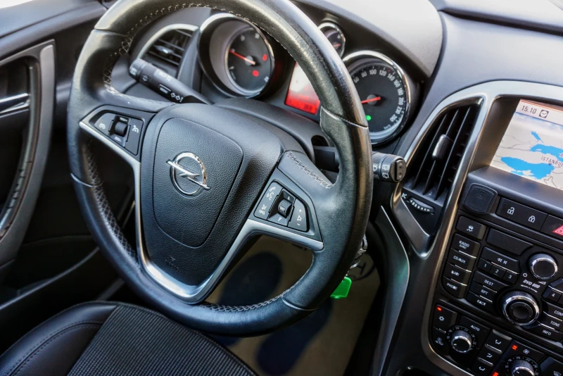 Opel Astra 1.7CDTi COSMO, снимка 10 - Автомобили и джипове - 29004068