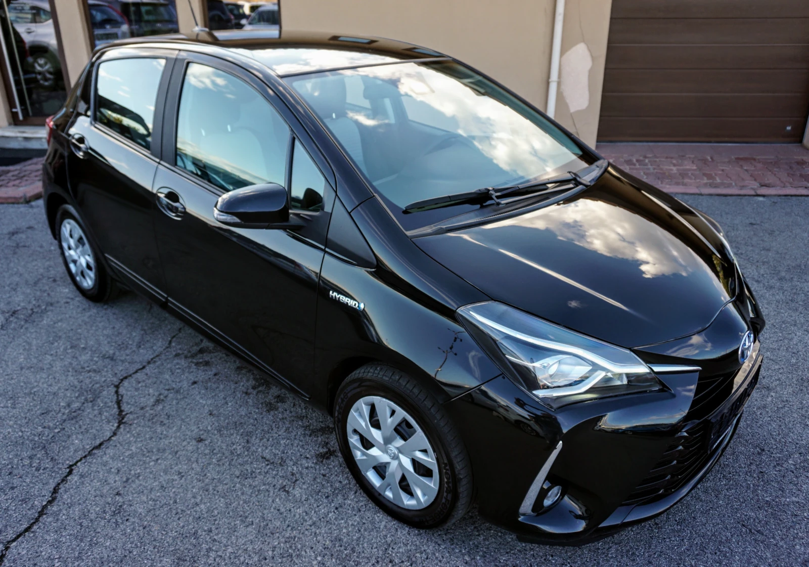 Toyota Yaris 1.5h ACTIVE - изображение 2