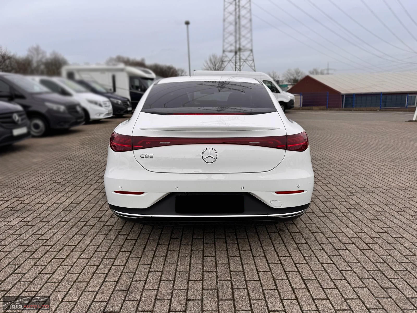 Mercedes-Benz EQE 300/AMG/245HP/LED/NAVI/CAM/AVANTG/204E - изображение 6