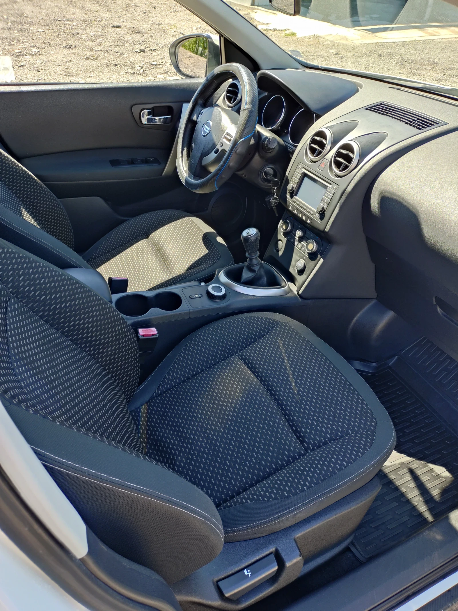 Nissan Qashqai, снимка 16 - Автомобили и джипове - 54571522