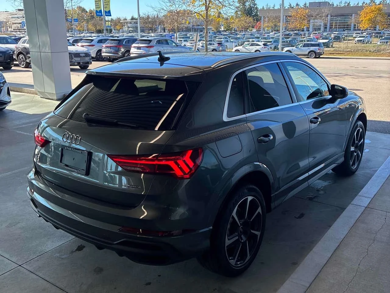 Audi Q3 Technik/360/Dis/B&O/Представителство , снимка 4 - Автомобили и джипове - 56653260