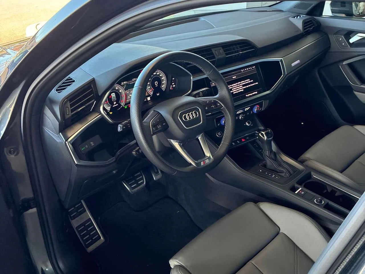 Audi Q3 Technik/360/Dis/B&O/Представителство , снимка 5 - Автомобили и джипове - 56653260