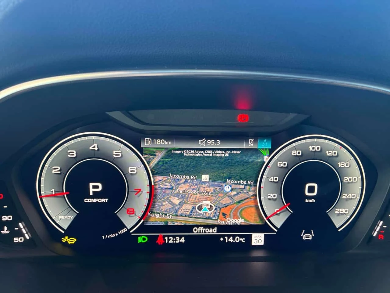 Audi Q3 Technik/360/Dis/B&O/Представителство , снимка 8 - Автомобили и джипове - 56653260