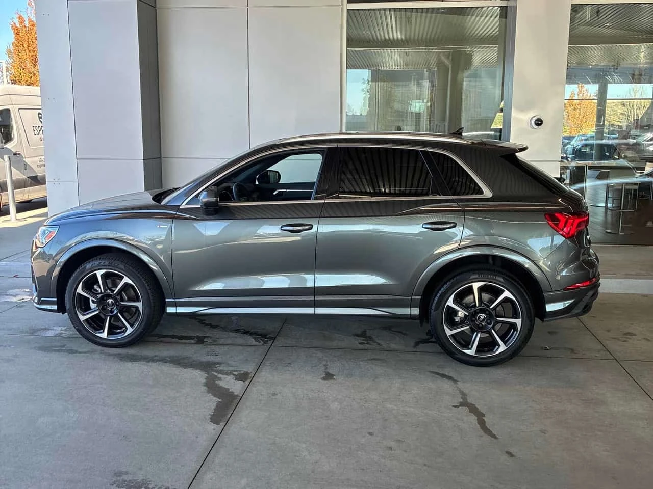 Audi Q3 Technik/360/Dis/B&O/Представителство , снимка 2 - Автомобили и джипове - 56653260