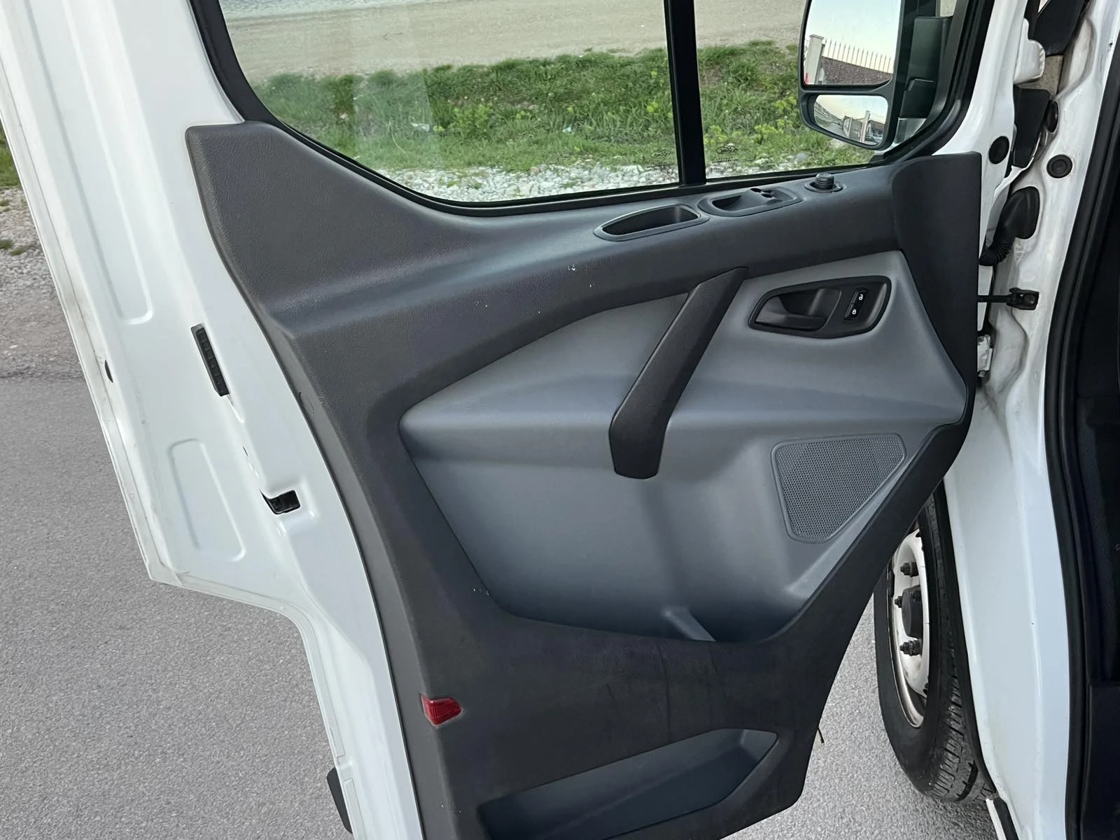 Ford Transit Custom 2.0TDCI 105кс 6 СКОРОСТИ EURO 6 КЛИМАТИК, снимка 7 - Бусове и автобуси - 54128836