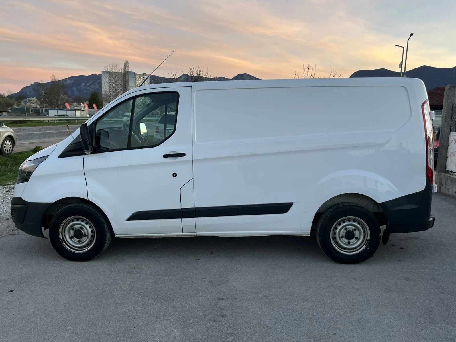 Ford Transit Custom 2.0TDCI 105кс 6 СКОРОСТИ EURO 6 КЛИМАТИК, снимка 6 - Бусове и автобуси - 54128836
