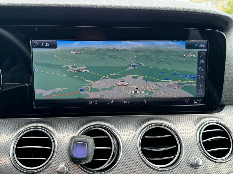 Mercedes-Benz E 200, снимка 9 - Автомобили и джипове - 52860753