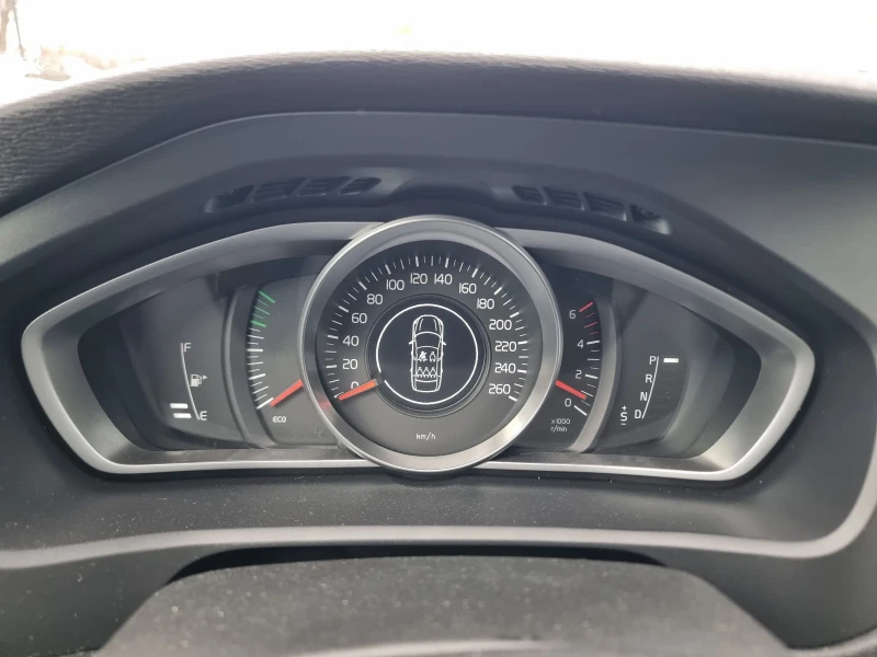 Volvo V40, снимка 14 - Автомобили и джипове - 53014189