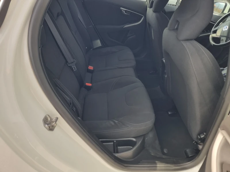 Volvo V40, снимка 9 - Автомобили и джипове - 53014189