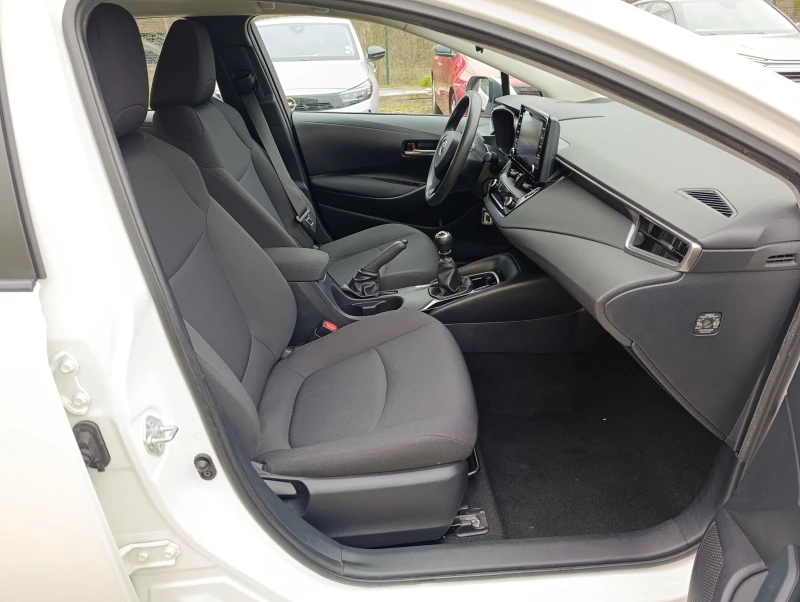 Toyota Corolla 1.5 DYNAMIC FORCE, снимка 8 - Автомобили и джипове - 53563481