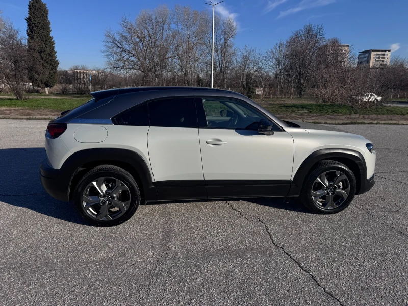 Mazda MX-30 35.5kWh PREMIUM | 360  | BOSE | Панорама | HUD, снимка 2 - Автомобили и джипове - 53595407