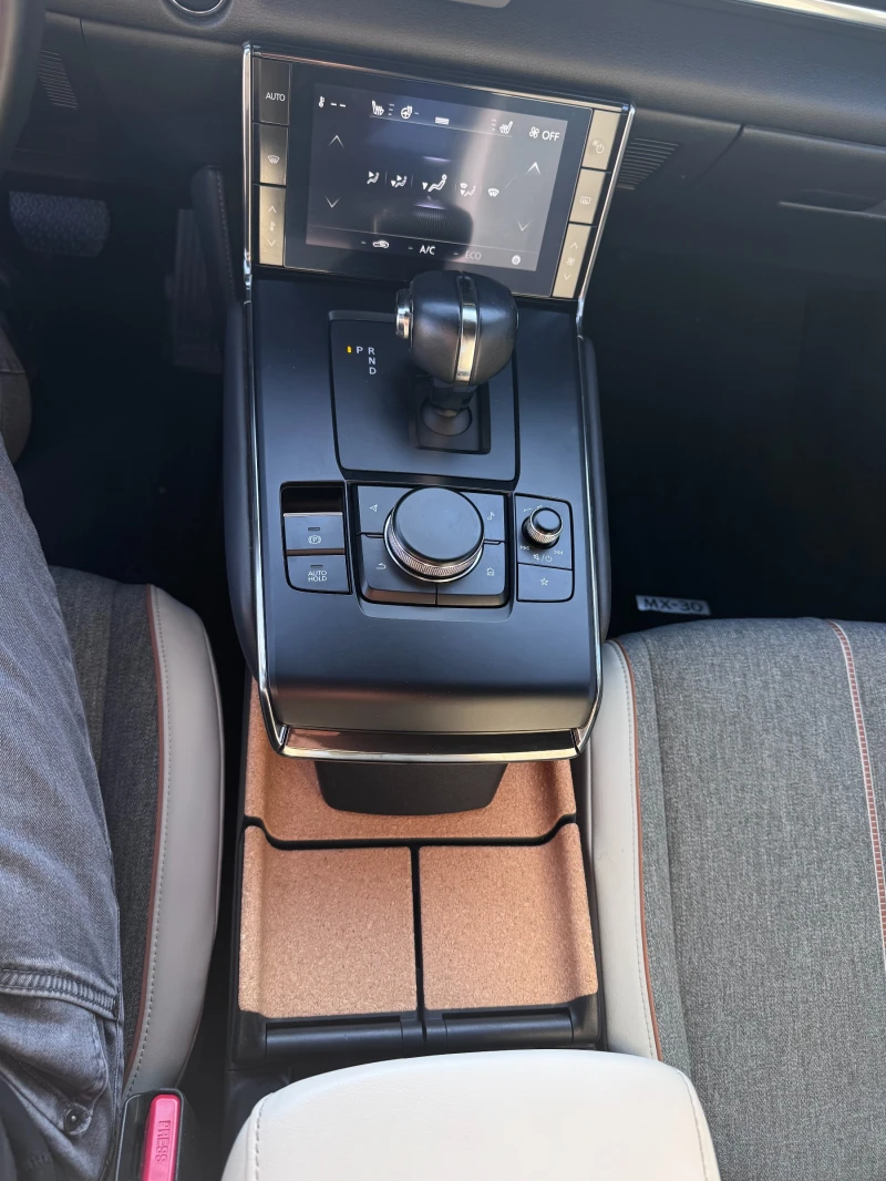 Mazda MX-30 35.5kWh PREMIUM | 360  | BOSE | Панорама | HUD, снимка 12 - Автомобили и джипове - 53595407