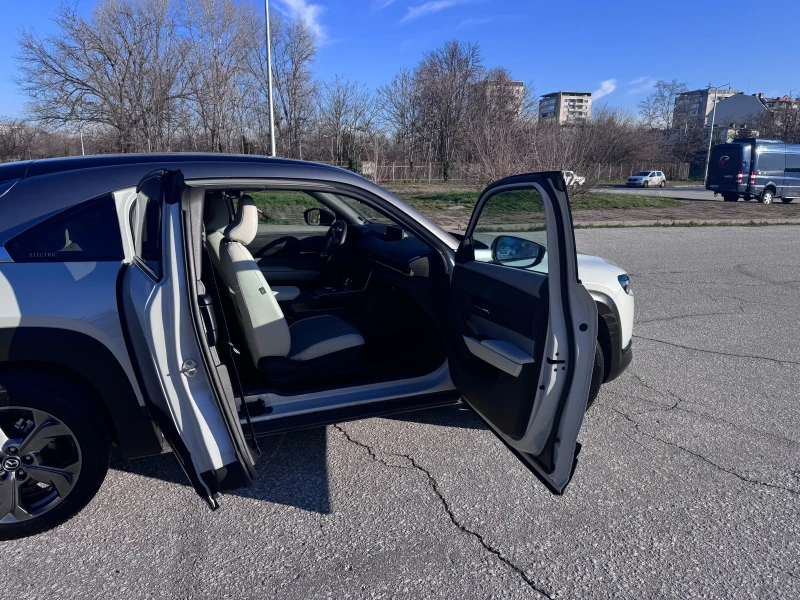 Mazda MX-30 35.5kWh PREMIUM | 360  | BOSE | Панорама | HUD, снимка 5 - Автомобили и джипове - 53595407