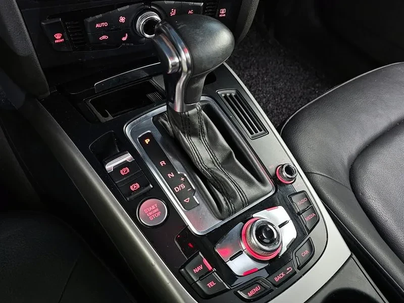 Audi A4 2.0 TFSI Quattro, снимка 9 - Автомобили и джипове - 54548636