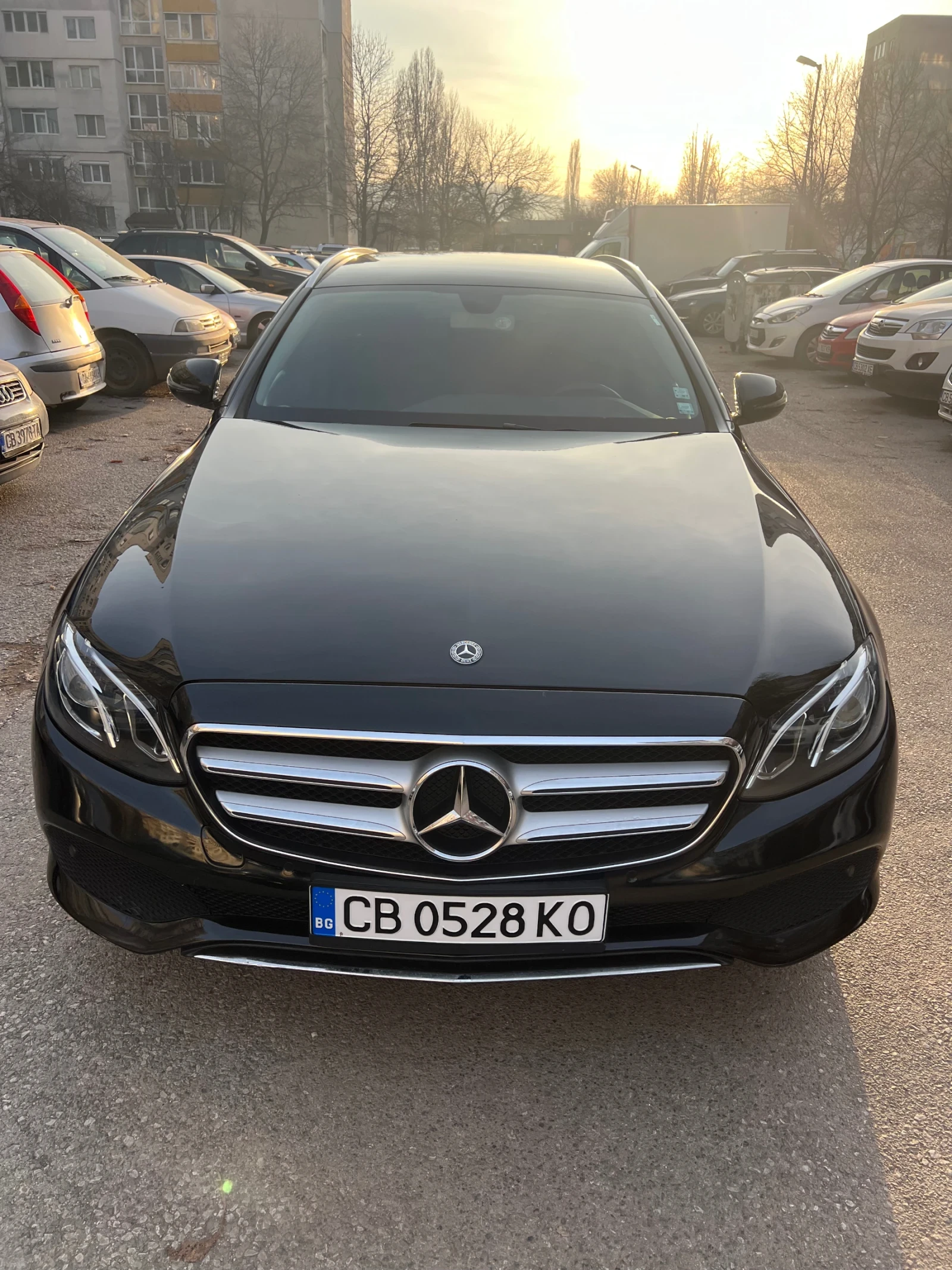 Mercedes-Benz E 200, снимка 1
