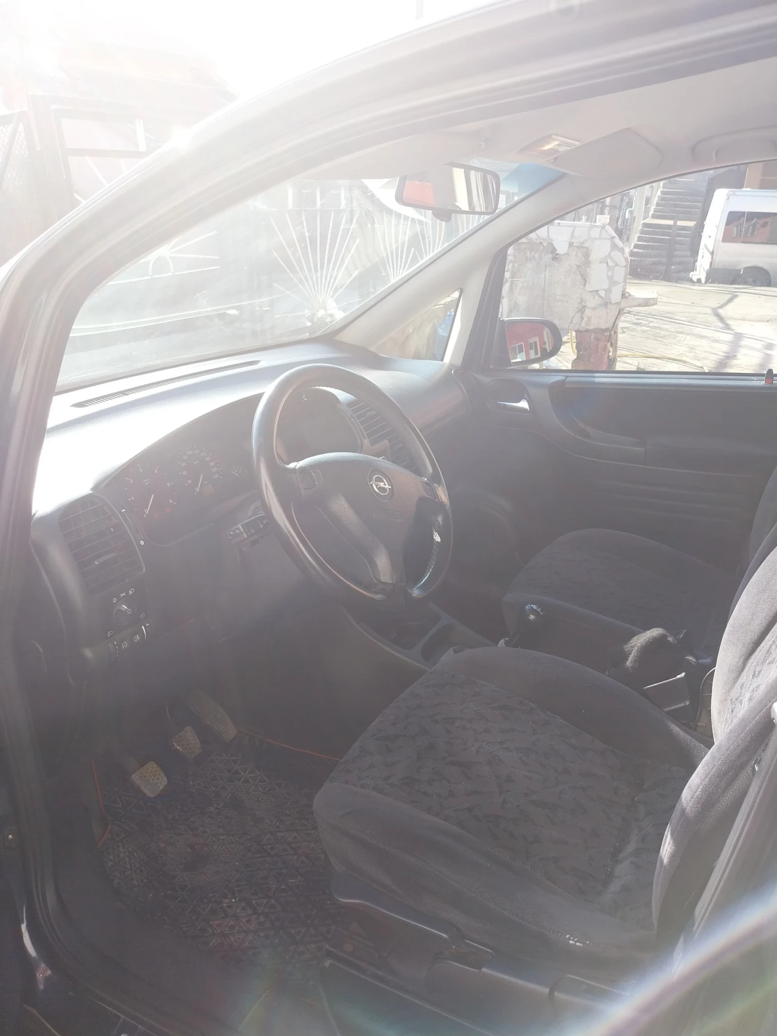 Opel Zafira Комфорт - изображение 3