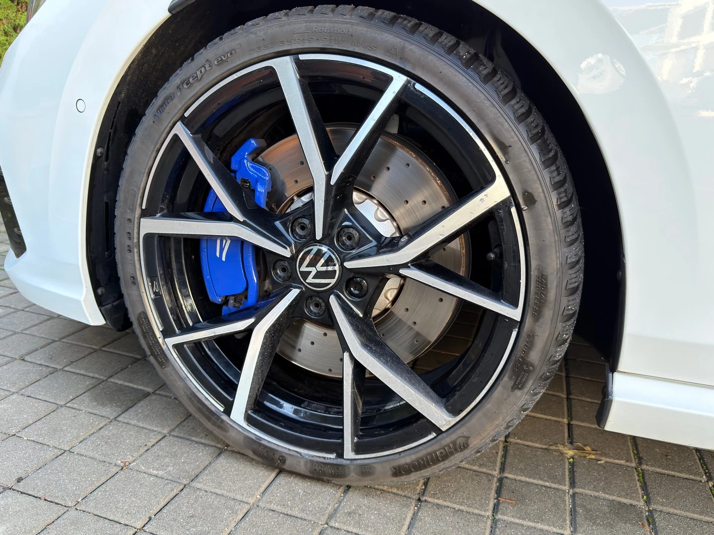 VW Golf 8 R 2.0 TSI OPF 4MOTION - изображение 6