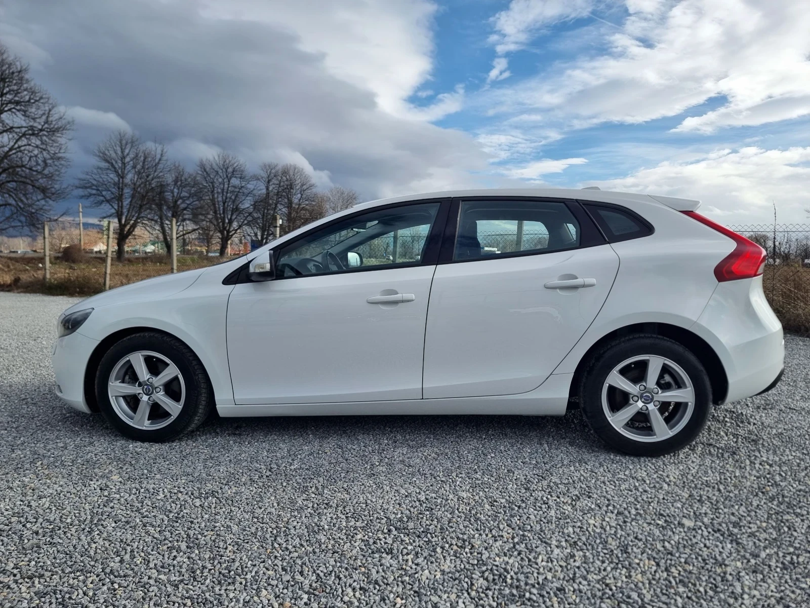 Volvo V40  - изображение 3