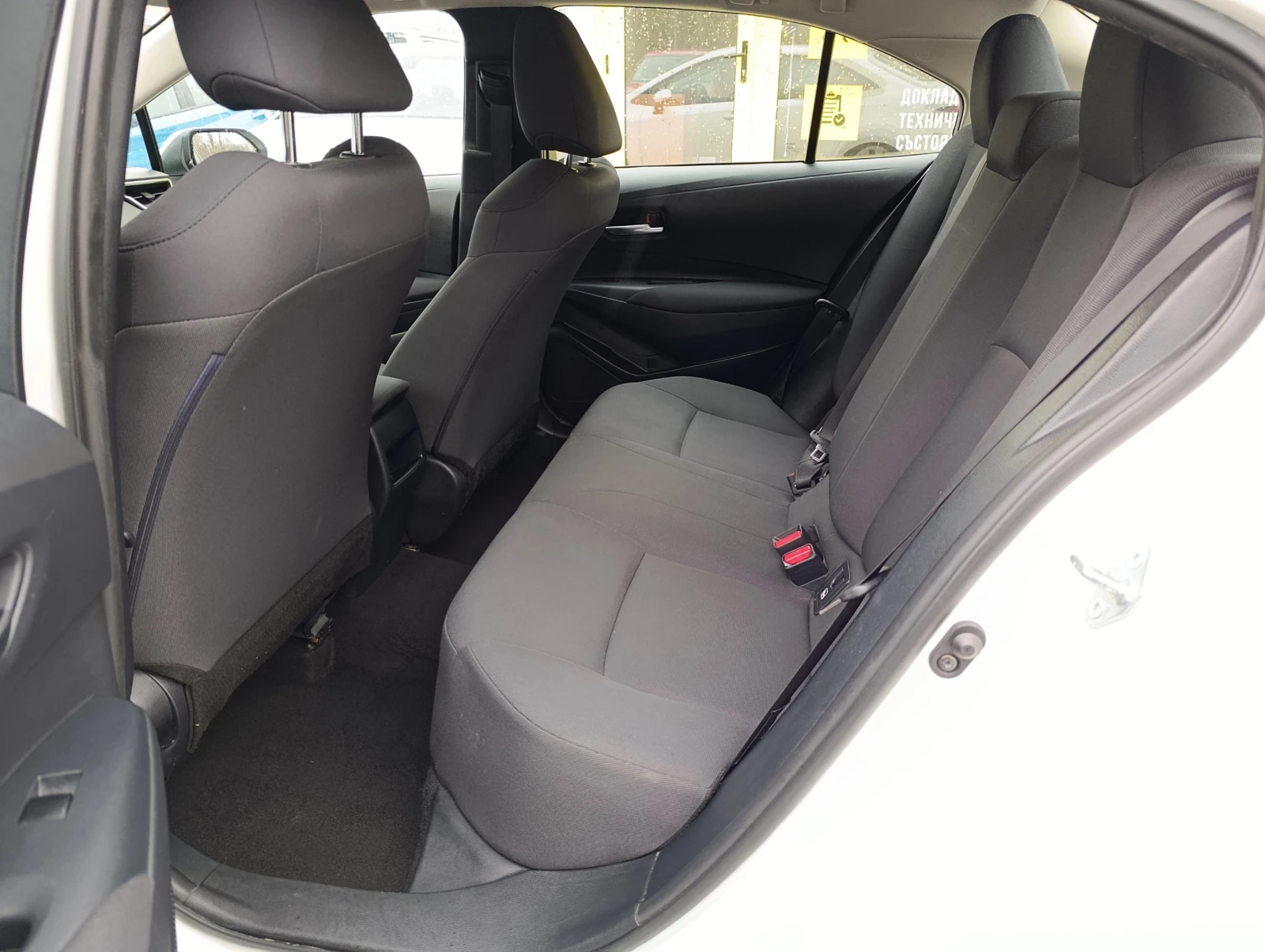 Toyota Corolla 1.5 DYNAMIC FORCE, снимка 9 - Автомобили и джипове - 53563481