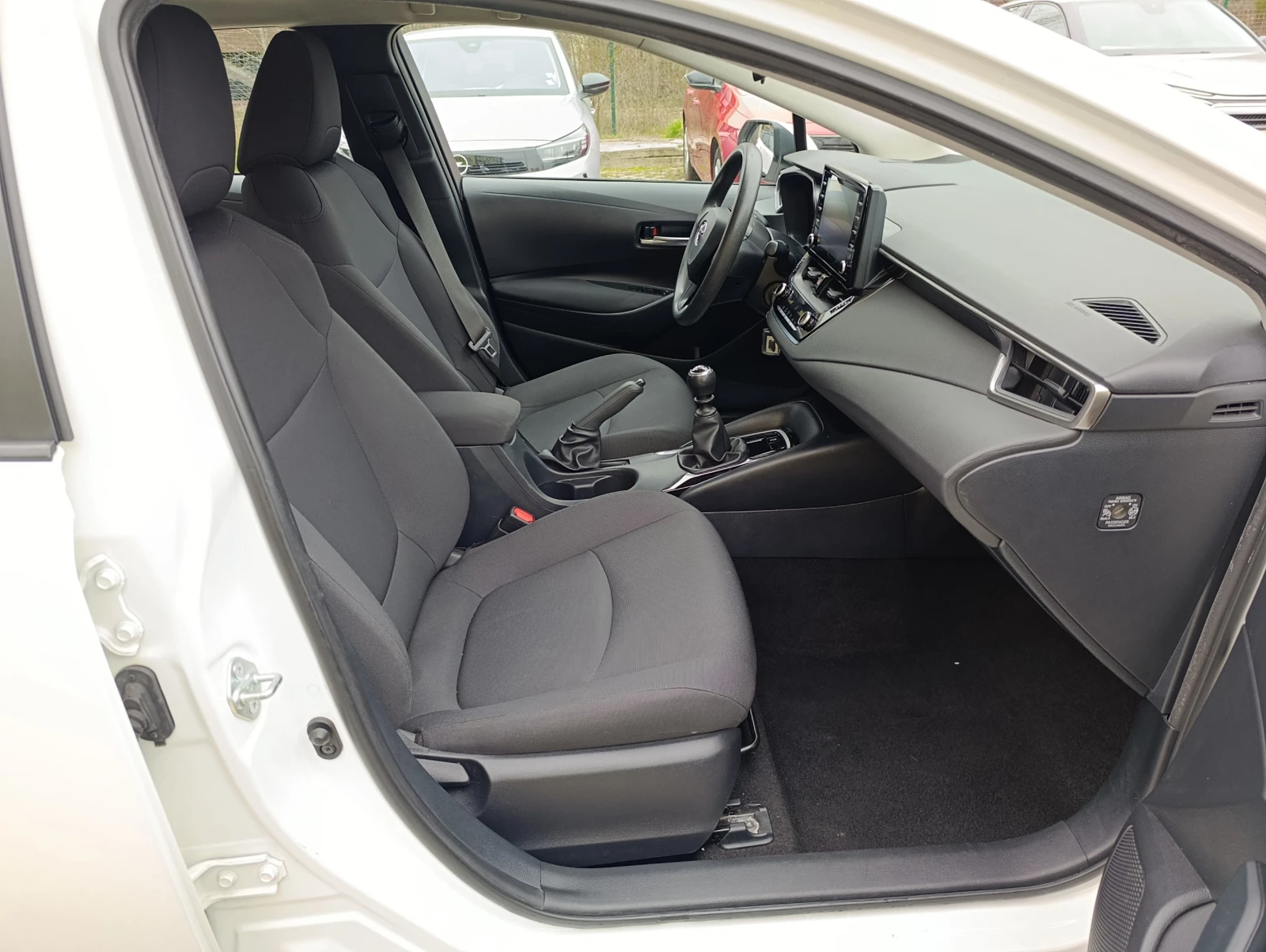 Toyota Corolla 1.5 DYNAMIC FORCE - изображение 8