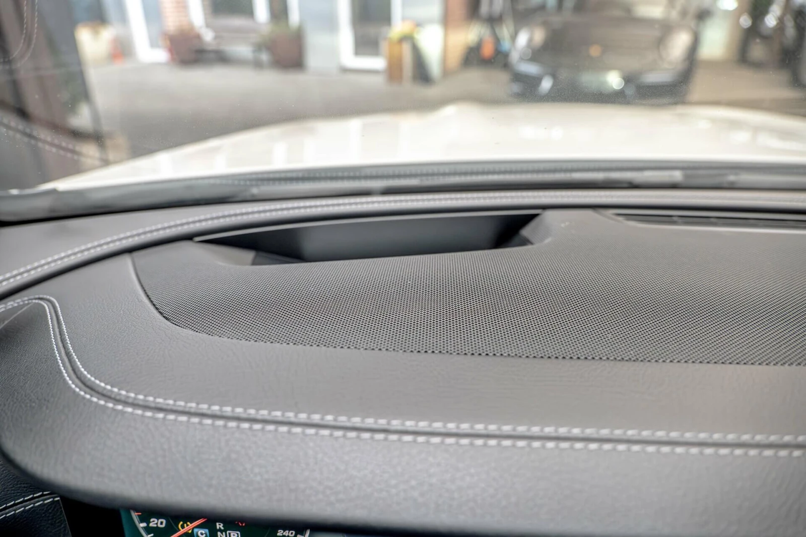 Mercedes-Benz E 220 AMG/Coupe/Burmester/Камера 360/Панорама/HuD/Амбиен, снимка 14 - Автомобили и джипове - 53717768