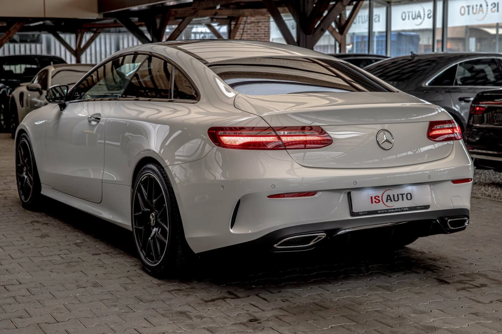 Mercedes-Benz E 220 AMG/Coupe/Burmester/Камера 360/Панорама/HuD/Амбиен - изображение 6