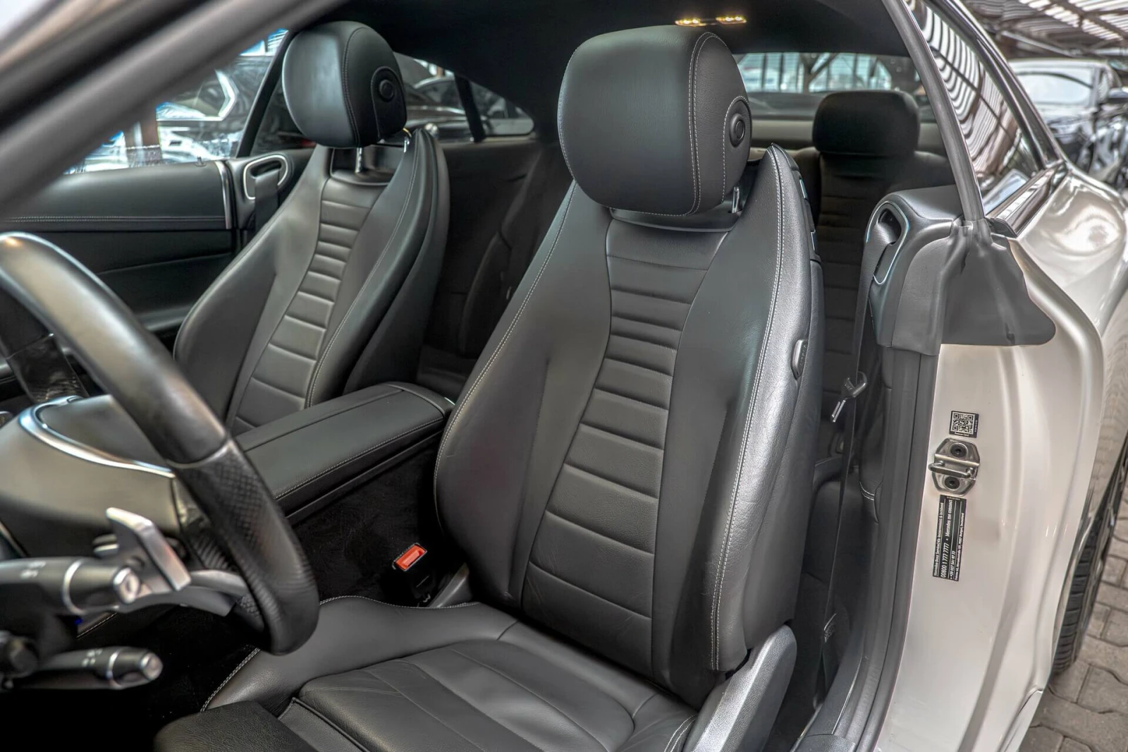 Mercedes-Benz E 220 AMG/Coupe/Burmester/Камера 360/Панорама/HuD/Амбиен - изображение 9