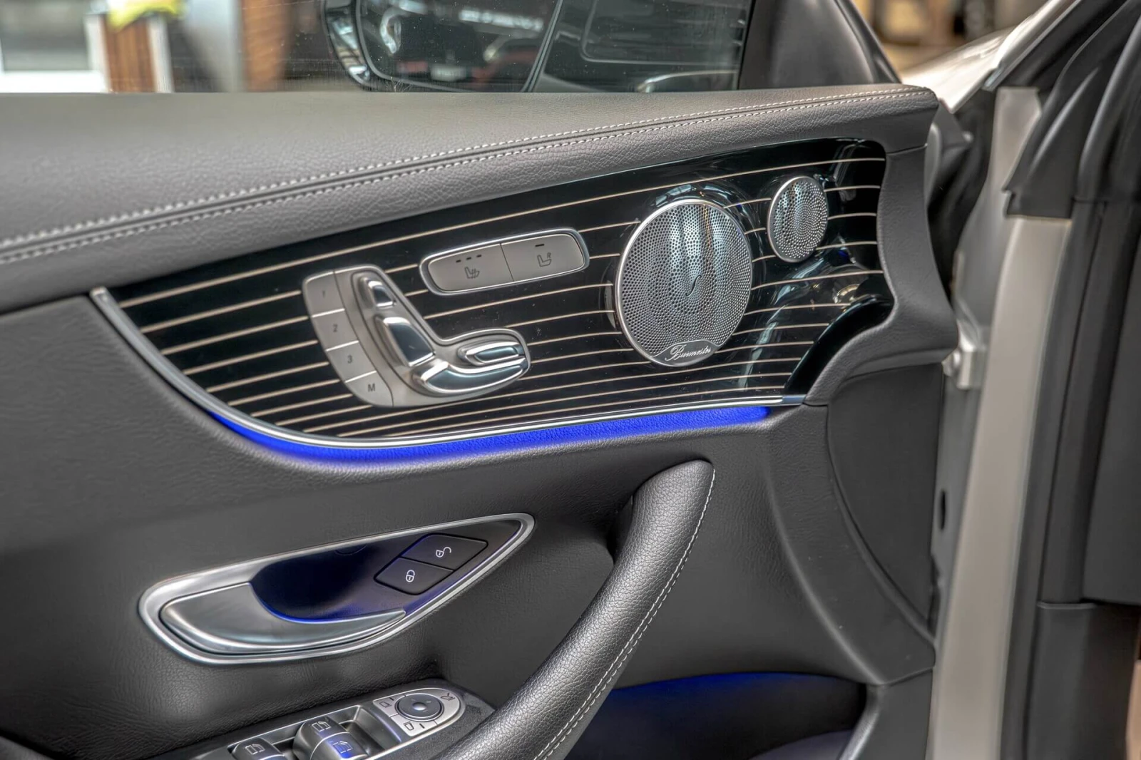 Mercedes-Benz E 220 AMG/Coupe/Burmester/Камера 360/Панорама/HuD/Амбиен - изображение 8